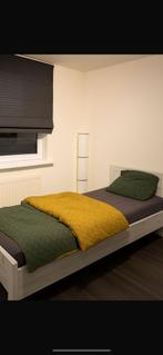 Eenpersoons bed met lattenbodem, Ophalen, Zo goed als nieuw, Eenpersoons