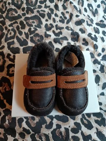UGG Slofjes Maat M (12-18 mnd) beschikbaar voor biedingen