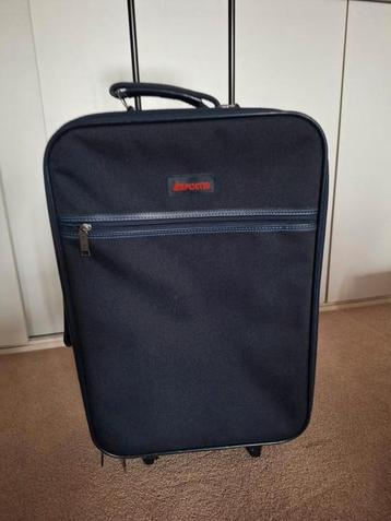 Kleine koffer beschikbaar voor biedingen