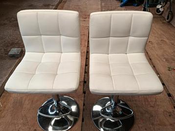2 STUKS IN GOEDE STAAT BOOT STOELEN zie omschrijving  beschikbaar voor biedingen