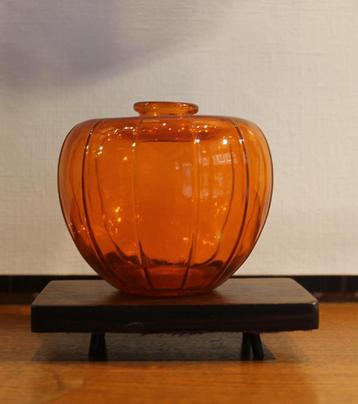 Bevrijdingsvaasje, Copier Leerdam, Oranjevaasje beschikbaar voor biedingen