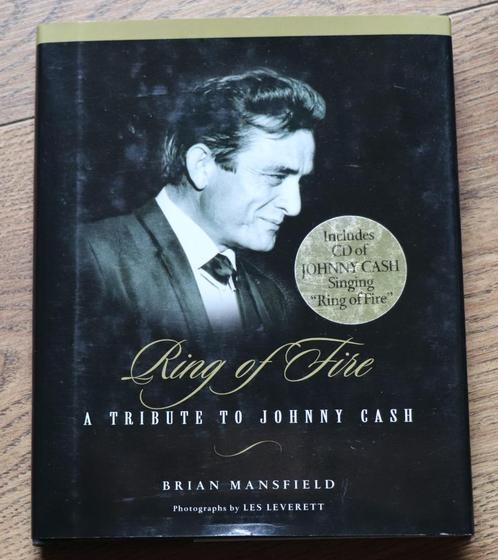 Johnny Cash Ring of fire A tribute to Johnny Cash. zonder cd, Boeken, Biografieën, Zo goed als nieuw, Film, Tv en Media, Ophalen of Verzenden