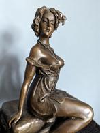 Bronzen sculptuur vaan een dame op de stoel . Naakte . Eroti, Ophalen of Verzenden