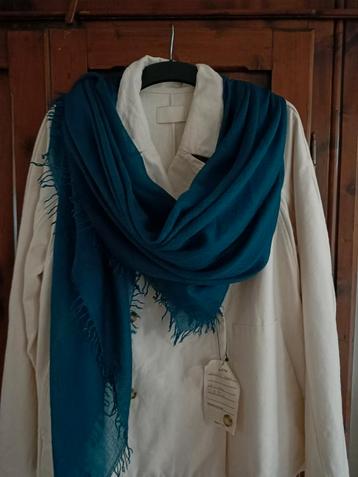 Faliero Sarti sjawl deep teal blauw cashmere silk made Italy beschikbaar voor biedingen