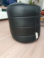 Lederen poef Riverdale - Zwart, Huis en Inrichting, Banken | Voetenbanken en Poefen, Ophalen of Verzenden, Zo goed als nieuw, Rond