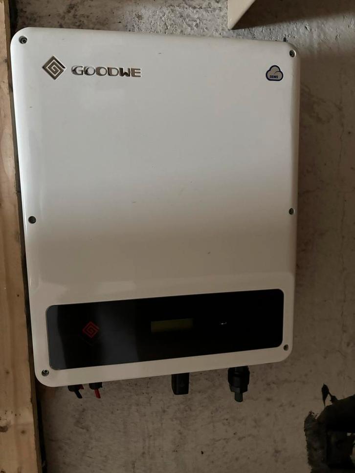 Goodwe GW4K-DT 4kW Omvormer met wifi dongel, Doe-het-zelf en Verbouw, Zonnepanelen en Toebehoren, Gebruikt, Overige typen, 200 wattpiek of meer