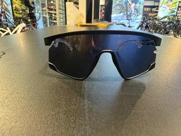 Oakley Bxtr zonnebril Prizm Black beschikbaar voor biedingen