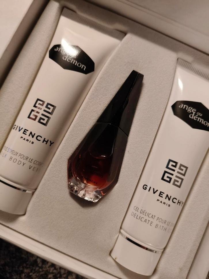 Givenchy Ange ou Démon Parfum, Bad & Body Milk Set, Sieraden, Tassen en Uiterlijk, Uiterlijk | Parfum, Zo goed als nieuw, Verzenden