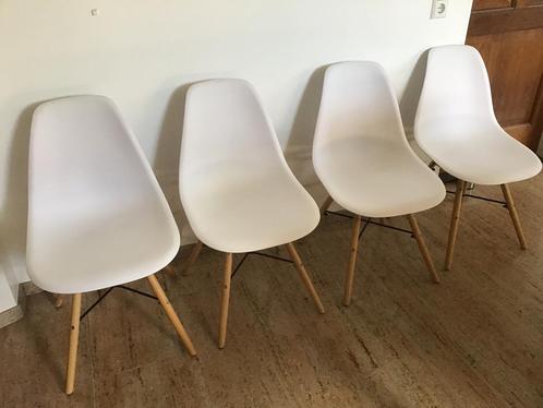 4 Nette wiitte kuipstoelen in goede staat samen, Huis en Inrichting, Stoelen, Zo goed als nieuw, Vier, Hout, Kunststof, Metaal
