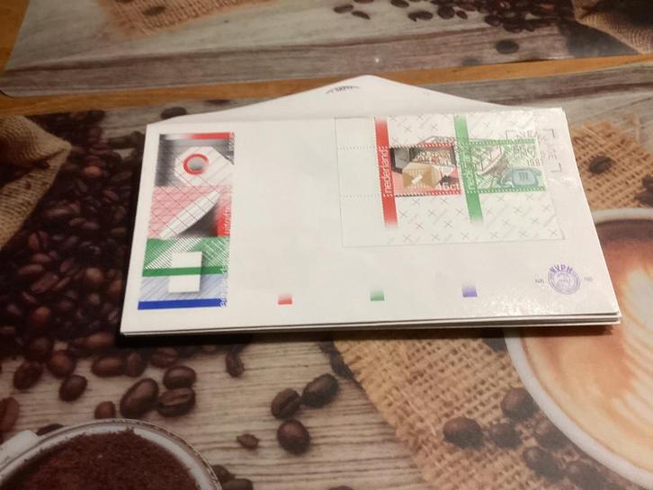 No5784 Afwijkend E192 half vel en 100 jaar pakketpost ´s-, Postzegels en Munten, Postzegels | Eerstedagenveloppen, Onbeschreven