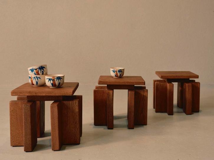 OBSCURA STANDS - brutalistisch vintage japandi krukje tafel, Huis en Inrichting, Tafels | Bijzettafels, Zo goed als nieuw, Vierkant