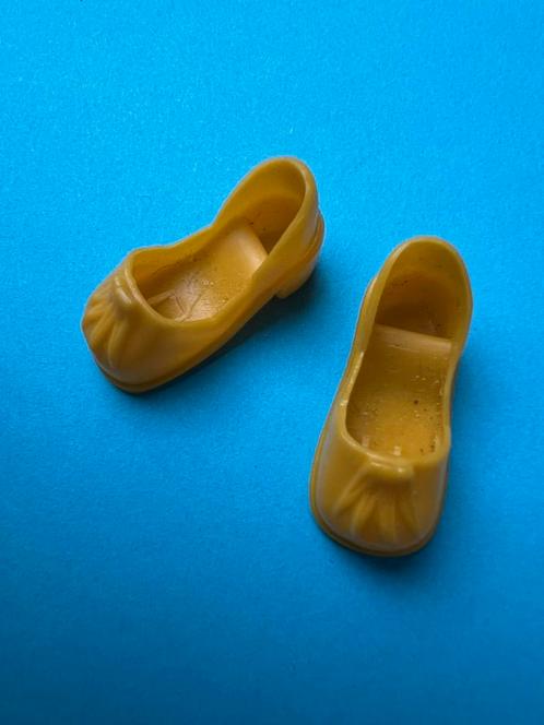 Sindy yellow tassel shoes htf, Verzamelen, Poppen, Zo goed als nieuw, Ophalen of Verzenden