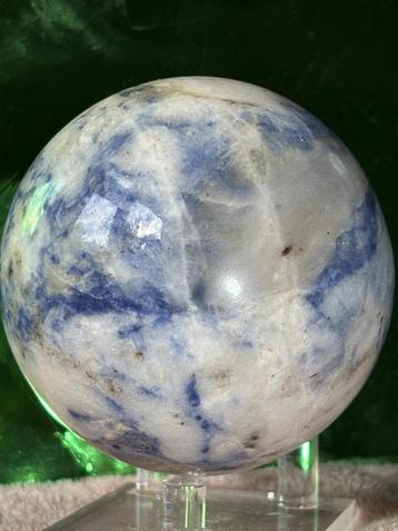 Grote afghaniet /calciet bol beschikbaar voor biedingen