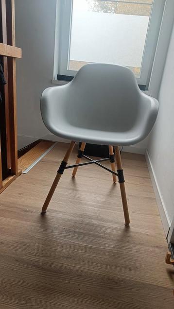2 kubikoff stoelen type Giro V9 beschikbaar voor biedingen