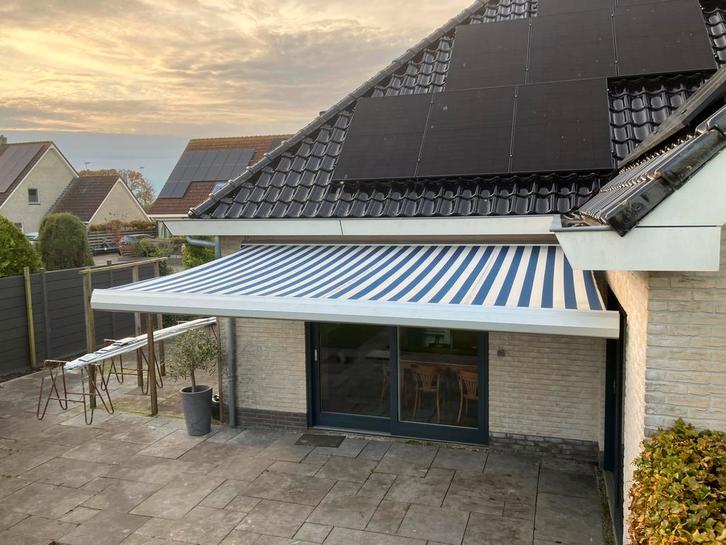 Knikarm zonnescherm uitvalscherm 450x300 elektrisch, Tuin en Terras, Zonneschermen, Gebruikt, Knikarmscherm, 150 tot 300 cm, 250 cm tot 450 cm