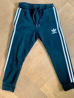 Adidas trainingsbroek maat 128 izgs!, Ophalen of Verzenden, Zo goed als nieuw, Sport- of Zwemkleding