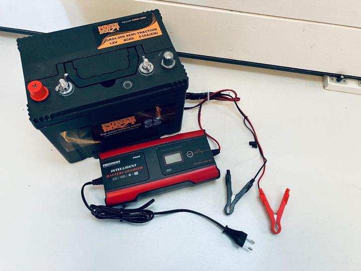 Powerboozt semi-tractie accu plus Absaar oplader, Auto-onderdelen, Accu's en Toebehoren, Gebruikt, Ophalen