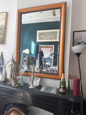 Antieke Spiegel met Houten Frame beschikbaar voor biedingen
