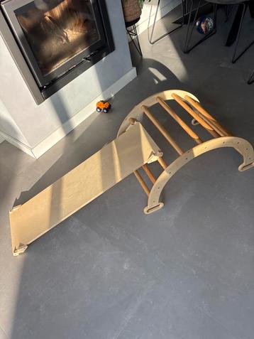 Klimrek met glijbaan hout beschikbaar voor biedingen