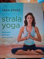 Tara Stiles - Strala Yoga ZGAN, Boeken, Esoterie en Spiritualiteit, Instructieboek, Ophalen of Verzenden, Meditatie of Yoga, Zo goed als nieuw