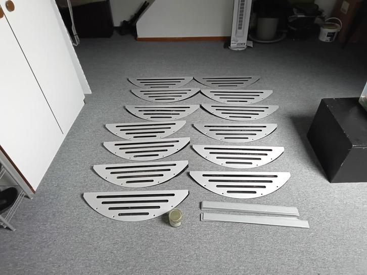 Aluminium halvemaan 13 stuks overzet traptredes met rubber., Huis en Inrichting, Stoffering | Vloerbedekking, Zo goed als nieuw