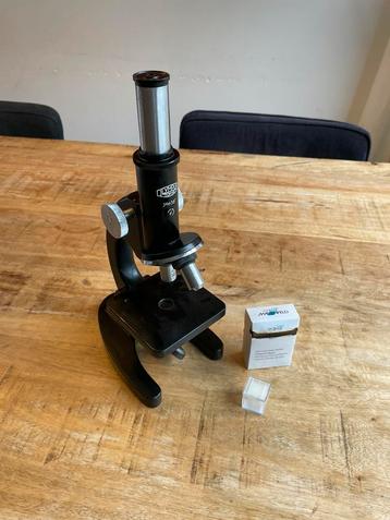 Olympus Tokio microscoop met preparaatglaasjes