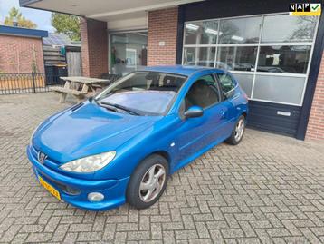 Peugeot 206 1.4-16V XS Pack, Clima, LM, Lage KMS, NAP beschikbaar voor biedingen