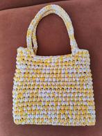 Hand gehaakte tas van t-shirt yarn / crochet bag, Sieraden, Tassen en Uiterlijk, Tassen | Damestassen, Ophalen of Verzenden, Zo goed als nieuw