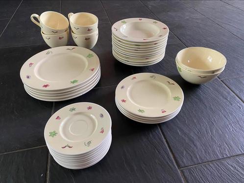 Mooi gebroken wit/licht geel servies met opdruk. Aanvulling, Huis en Inrichting, Keuken | Servies, Nieuw, Bord(en), Overige stijlen