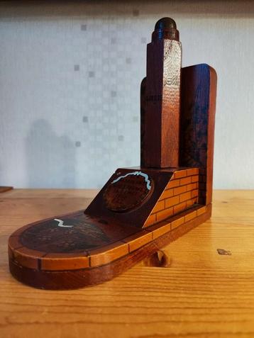 Midcentury houten boekensteun herdenking Grebbeberg 22x9x20 beschikbaar voor biedingen