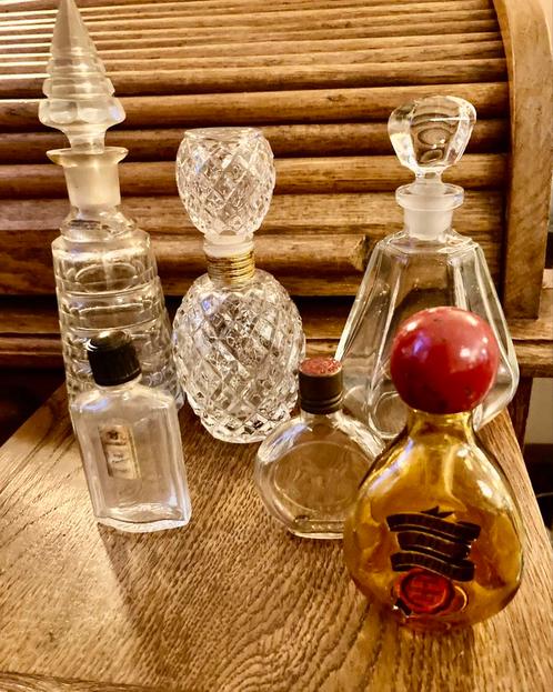 Mooie lot 6 oude parfumflessen: 3 karaffen en 3 merkflesjes, Verzamelen, Parfumverzamelingen, Gebruikt, Parfumfles, Ophalen of Verzenden
