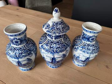 Oude Delft Blauw Vaasjes - Set van 3 beschikbaar voor biedingen
