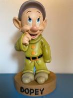 Big Figurine Dopey (Stoetel) met base, Verzamelen, Ophalen of Verzenden, Sneeuwwitje of Doornroosje, Nieuw, Beeldje of Figuurtje