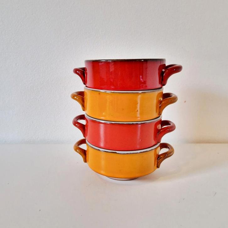 set van 4 vintage soepmokken kommen oranje rode kommen 70's, Verzamelen, Retro, Huis en Inrichting, Ophalen of Verzenden