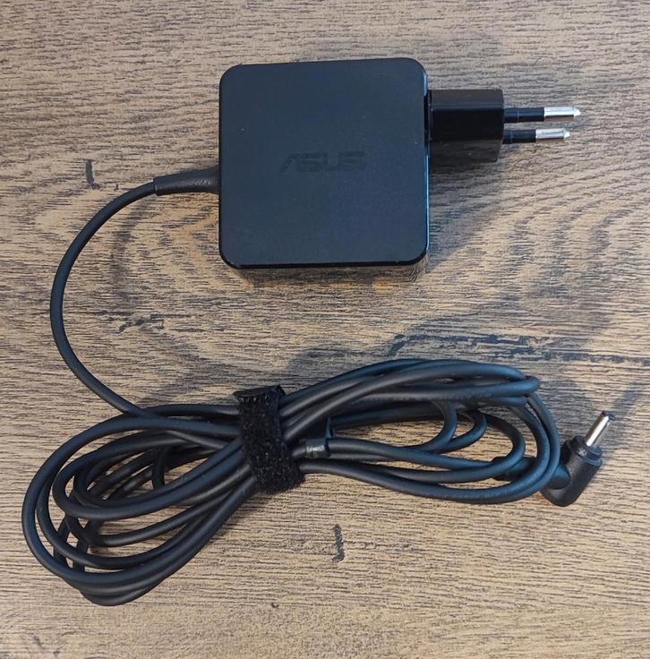 Asus AD890026 Laptop AC Adapter / Oplader, Computers en Software, Laptop-opladers, Gebruikt, Ophalen of Verzenden