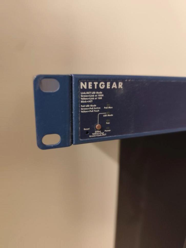 Netgear FS728TP Switch - 24 poorten PoE, Computers en Software, Netwerk switches, Gebruikt, Ophalen of Verzenden