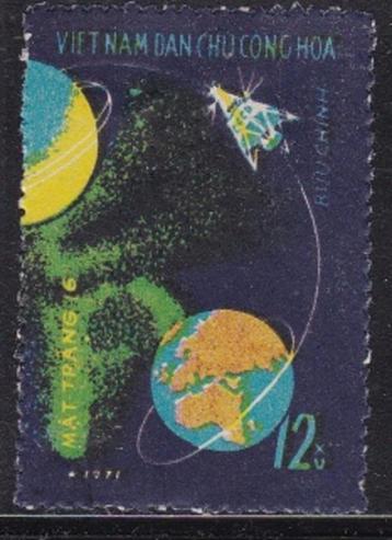 3227 - Vietnam michel 670 gestempeld , Vlucht naar de maan beschikbaar voor biedingen