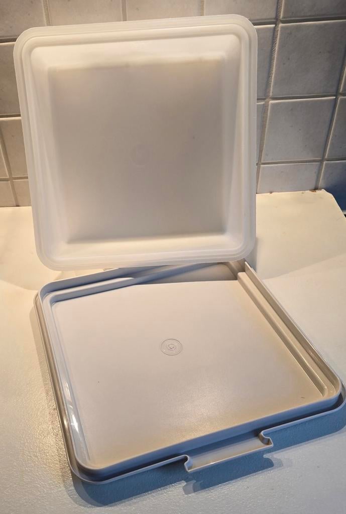 Tupperware Vierkante Taartdoos met Deksel, Huis en Inrichting, Keuken | Tupperware, Ophalen of Verzenden, Zo goed als nieuw, Crème