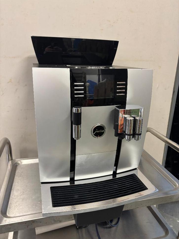 Jura Giga X3c Koffieautomaat, Witgoed en Apparatuur, Koffiezetapparaten, Gebruikt, Koffiebonen, Koffiemachine, 10 kopjes of meer