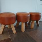 3 leren krukjes, WOOOD, Huis en Inrichting, Ophalen, Hout