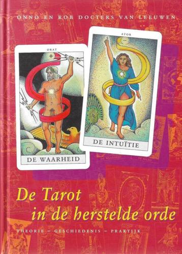 De Tarot in de herstelde orde beschikbaar voor biedingen