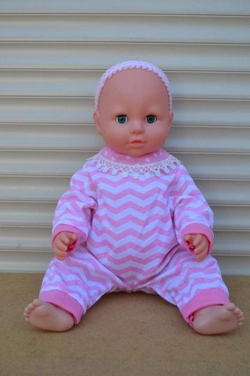 Mooie baby pop van 42cm NR 8558 beschikbaar voor biedingen