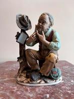 Prachtig antiek Capodimonte beeld scherende man zwerver 1960, Ophalen of Verzenden, Zo goed als nieuw, Mens