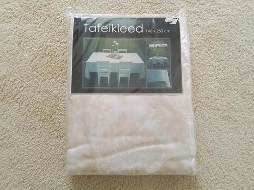 Tafelkleed 2x , placemat en linnen servet, Huis en Inrichting, Keuken | Textiel, Nieuw, Tafelkleed of Tafelzeil, Beige, Ophalen of Verzenden