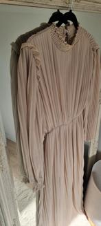 Ribbel Chiffon Jurk - Tijdloos & Luxe, Ophalen of Verzenden, Zo goed als nieuw, Beige, Knielengte