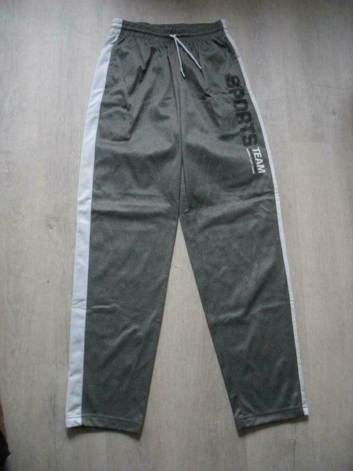 Licht grijs SportsTeam joggingbroek maat 158/ 164, Kinderen en Baby's, Kinderkleding | Maat 158, Zo goed als nieuw, Jongen, Broek