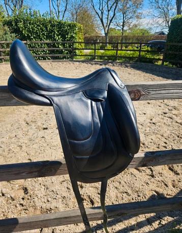 Super mooi Devoucoux dressuur zadel 17.5 inch  beschikbaar voor biedingen