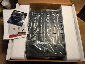 Numark DJ set, 2x NTX-1000 platenspeler + M6 USB mixer beschikbaar voor biedingen