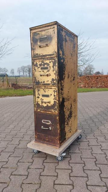 oude vintage metalen ladekast beschikbaar voor biedingen