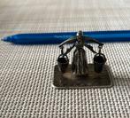 Zilveren miniatuur boerin met juk en emmers HH keurmerk, Antiek en Kunst, Ophalen of Verzenden